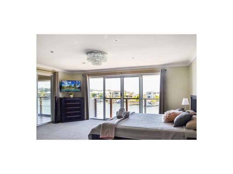 52 Buccaneer Way, Coomera Waters QLD 4209