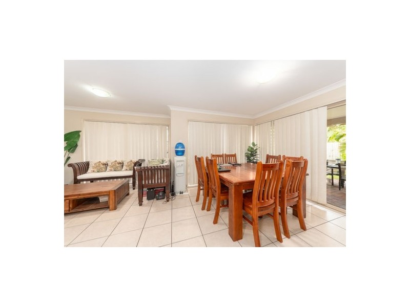 16 Oakridge Place, Molendinar QLD 4214