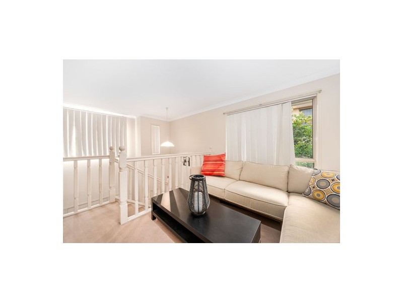 16 Oakridge Place, Molendinar QLD 4214