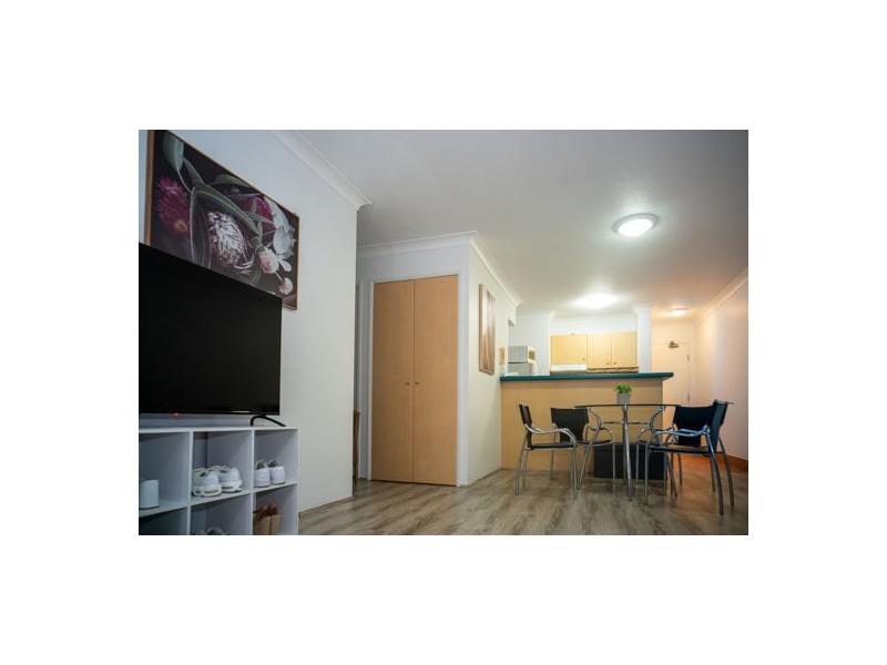 Unit 4, 11-17 Philip Avenue,, Broadbeach QLD 4218