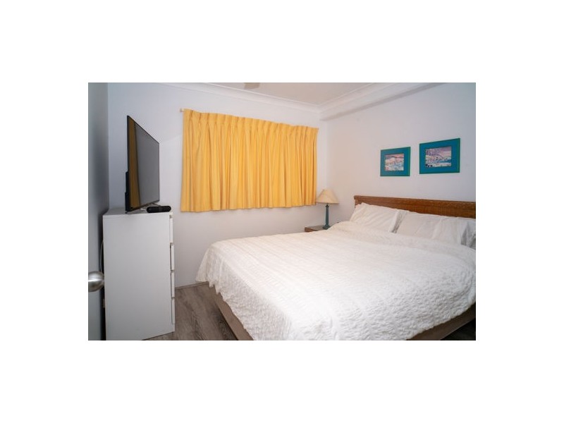 Unit 4, 11-17 Philip Avenue,, Broadbeach QLD 4218