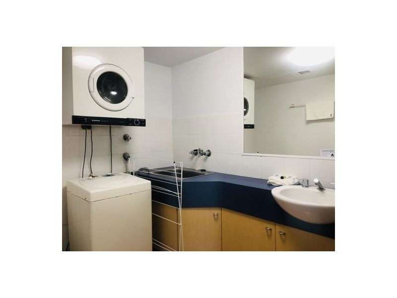 Unit 4, 11-17 Philip Avenue,, Broadbeach QLD 4218