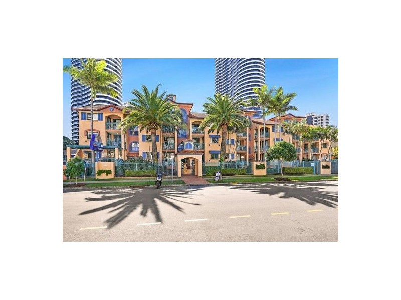 Unit 4, 11-17 Philip Avenue,, Broadbeach QLD 4218