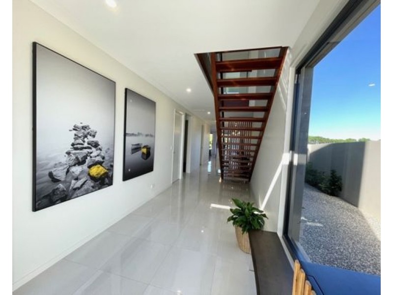 1907 Sunningdale Court, Hope Island QLD 4212