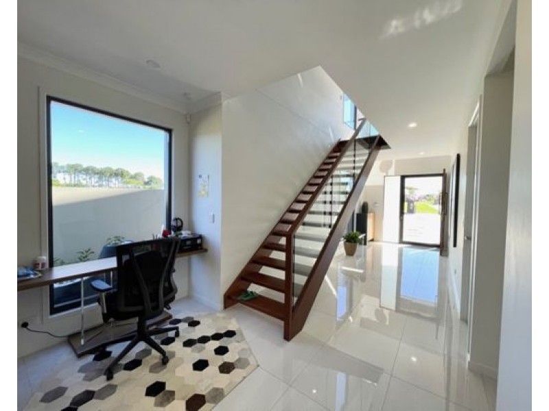 1907 Sunningdale Court, Hope Island QLD 4212