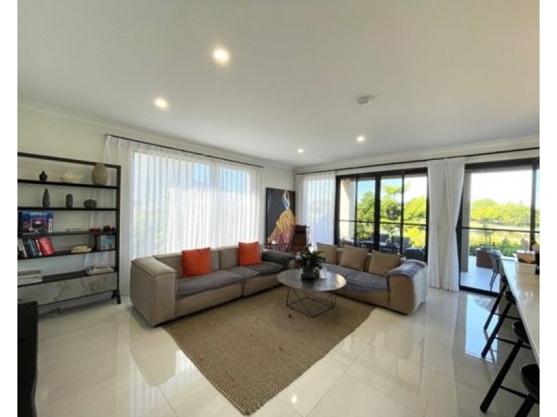 1907 Sunningdale Court, Hope Island QLD 4212