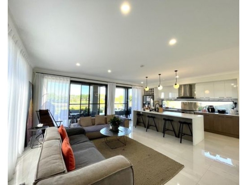 1907 Sunningdale Court, Hope Island QLD 4212