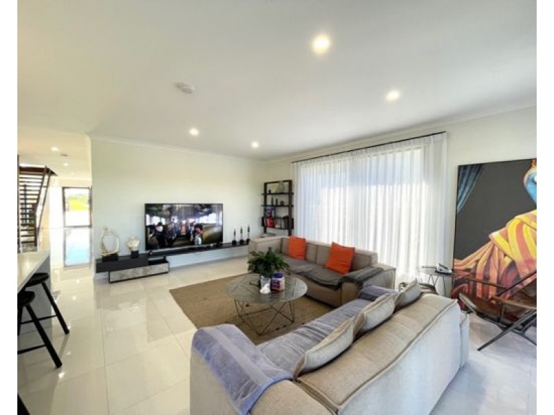 1907 Sunningdale Court, Hope Island QLD 4212