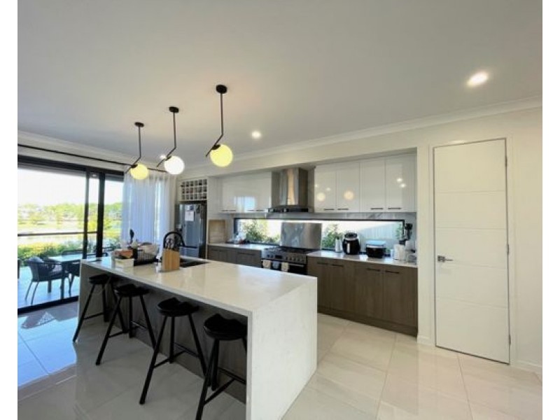 1907 Sunningdale Court, Hope Island QLD 4212