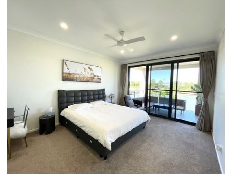 1907 Sunningdale Court, Hope Island QLD 4212