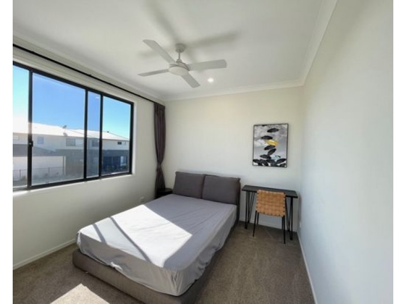 1907 Sunningdale Court, Hope Island QLD 4212