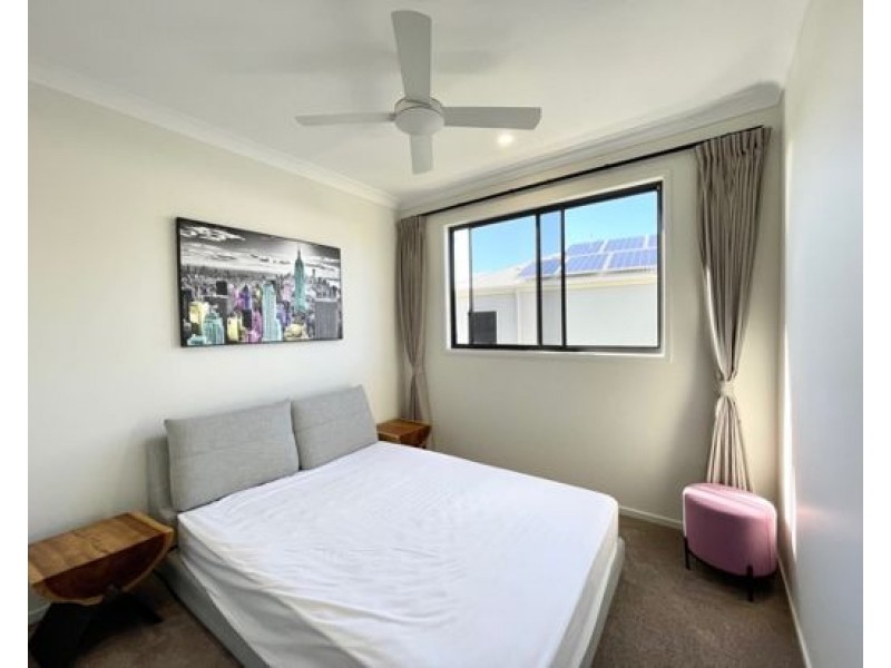 1907 Sunningdale Court, Hope Island QLD 4212