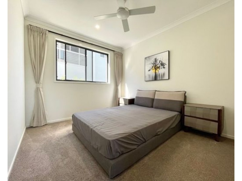 1907 Sunningdale Court, Hope Island QLD 4212