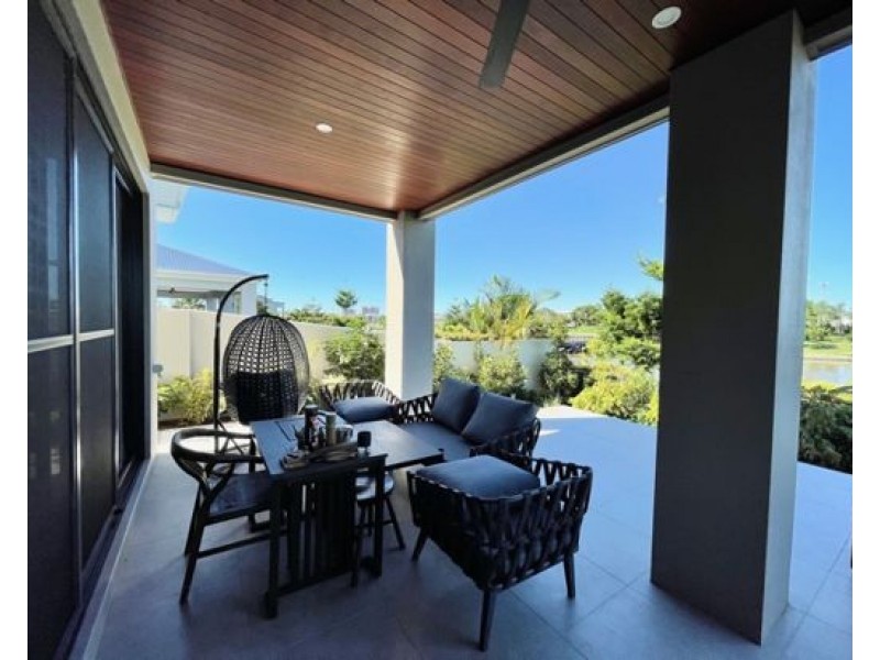 1907 Sunningdale Court, Hope Island QLD 4212