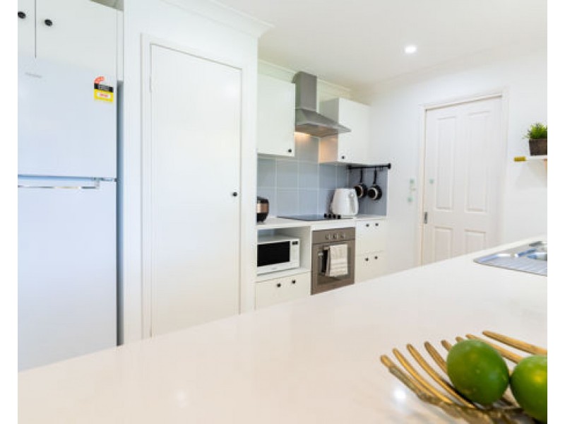 10 midway terrace, Pacific Pines QLD 4211