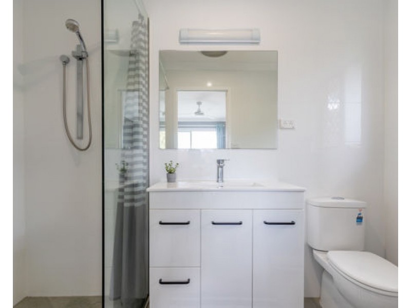 10 midway terrace, Pacific Pines QLD 4211