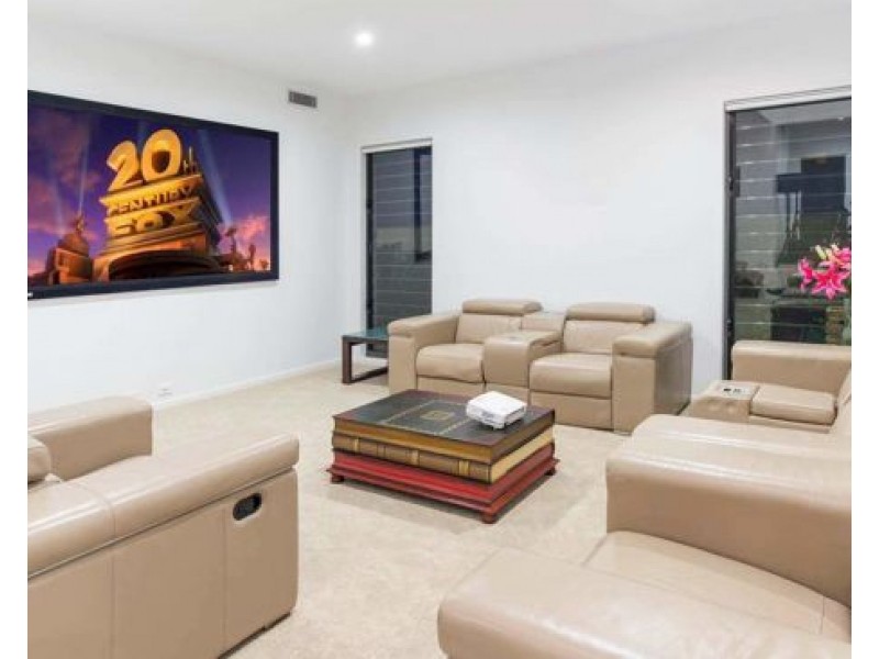 1010 Edgecliff drive, Hope Island QLD 4212