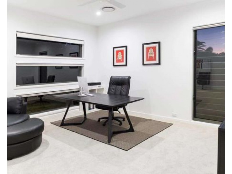 1010 Edgecliff drive, Hope Island QLD 4212