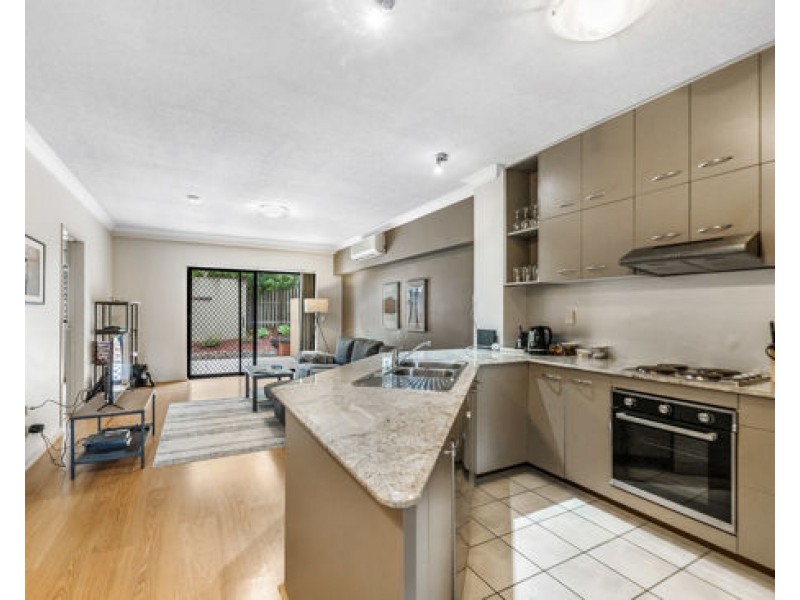 23/2 Geraldton Drive, Varsity Lakes QLD 4227