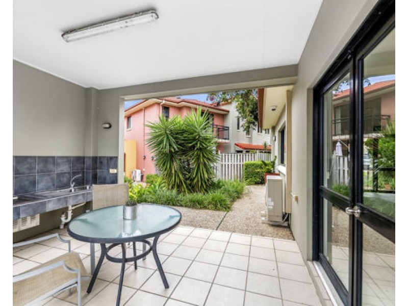 23/2 Geraldton Drive, Varsity Lakes QLD 4227