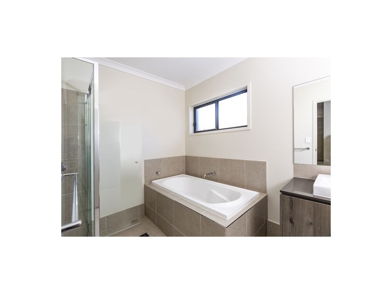 10 Rivina Cct, Coomera QLD 4209