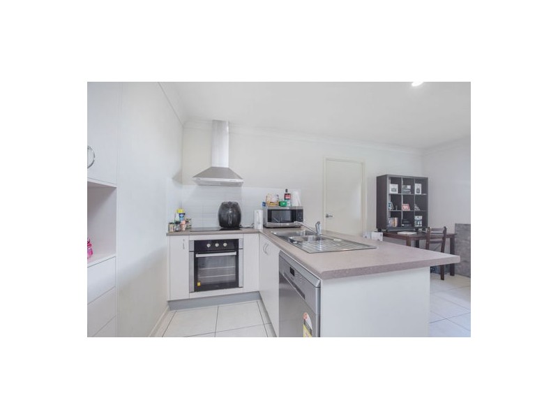 2/18 Bahrs Point Drive, Bahrs Scrub QLD 4207