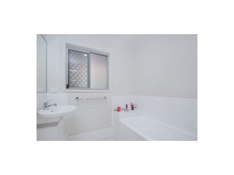 2/18 Bahrs Point Drive, Bahrs Scrub QLD 4207