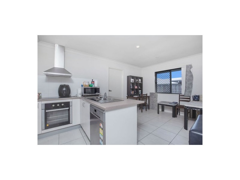 2/18 Bahrs Point Drive, Bahrs Scrub QLD 4207