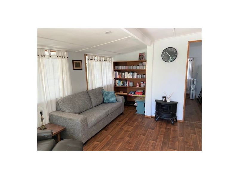 8 First Avenue, Somerset Dam QLD 4312