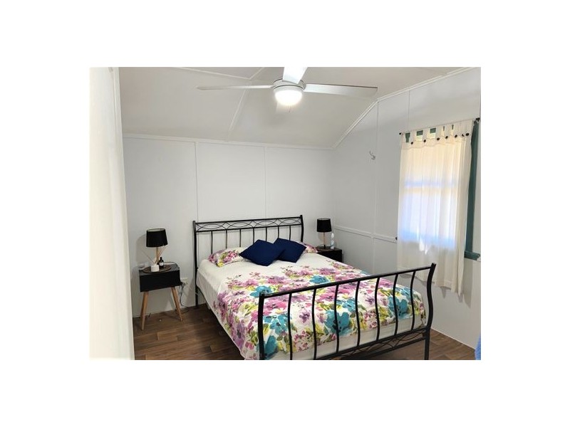 8 First Avenue, Somerset Dam QLD 4312