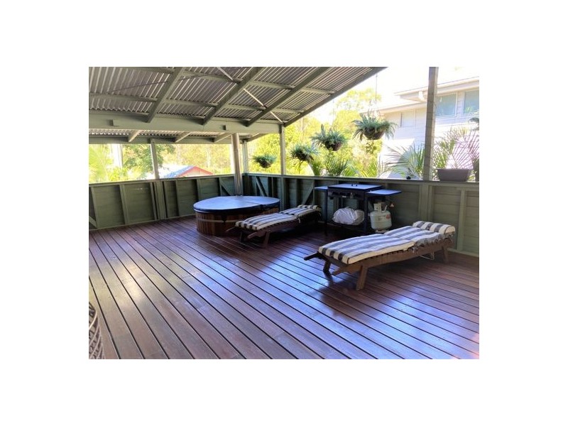 8 First Avenue, Somerset Dam QLD 4312