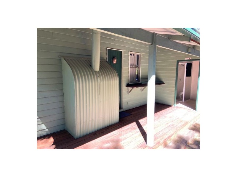 8 First Avenue, Somerset Dam QLD 4312