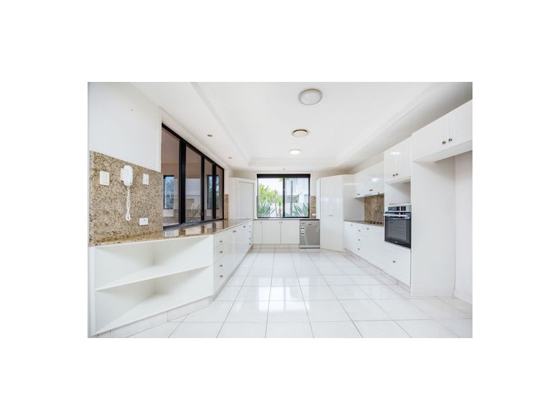 1056 Rosebank Way West, Hope Island QLD 4212