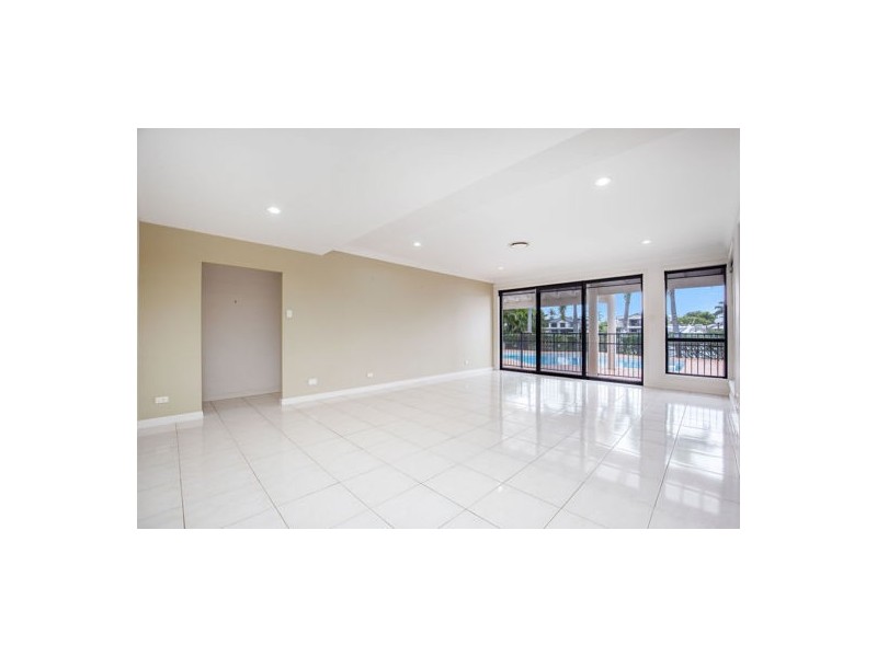 1056 Rosebank Way West, Hope Island QLD 4212