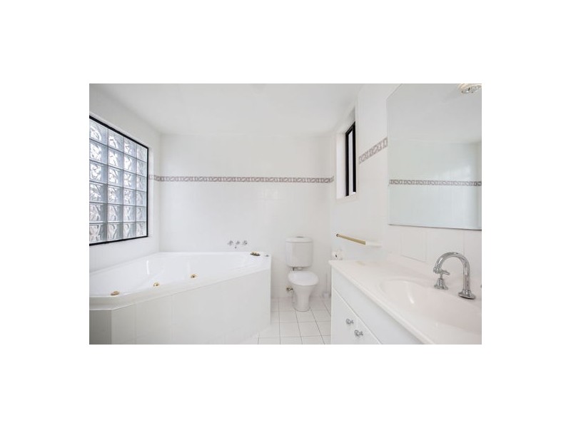 1056 Rosebank Way West, Hope Island QLD 4212