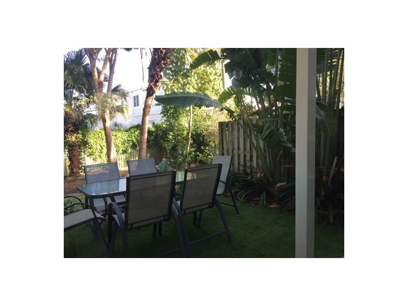 8 16 Crescent Avenue, Mermaid Beach QLD 4218