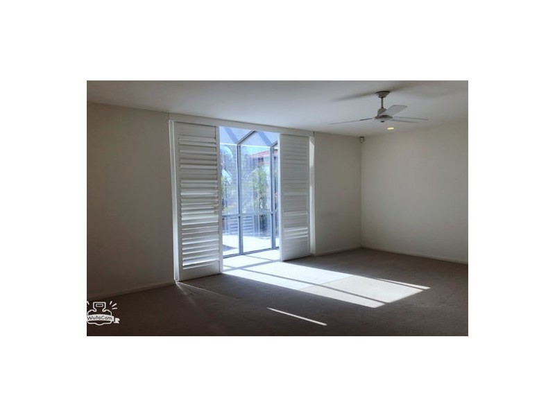 28 BOLLARD CIRCUIT, CLEAR ISLAND WATERS, Clear Island Waters QLD 4226