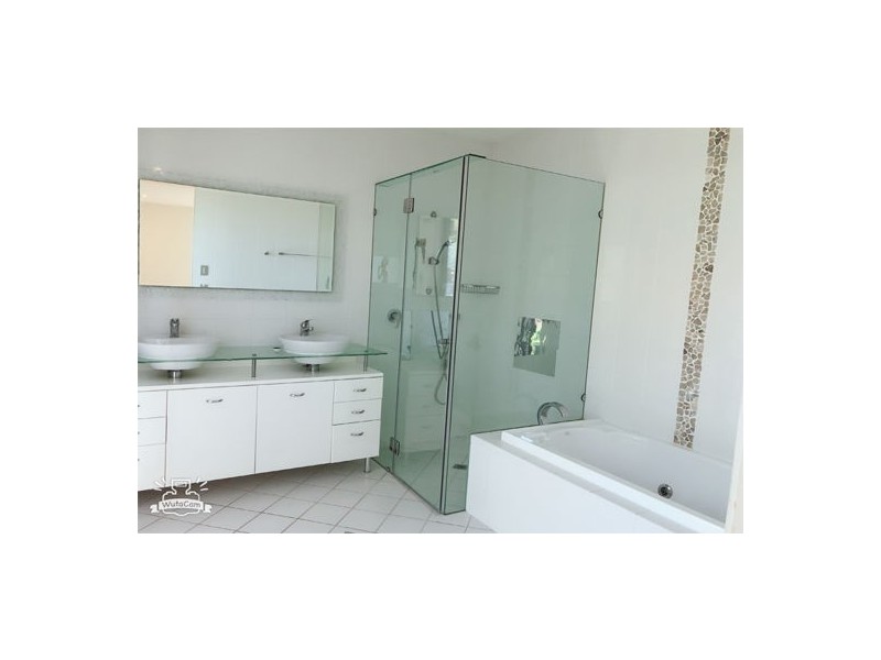 28 BOLLARD CIRCUIT, CLEAR ISLAND WATERS, Clear Island Waters QLD 4226
