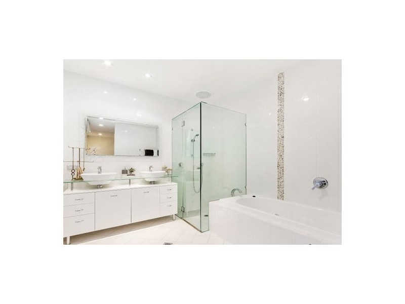 28 BOLLARD CIRCUIT, CLEAR ISLAND, Clear Island Waters QLD 4226