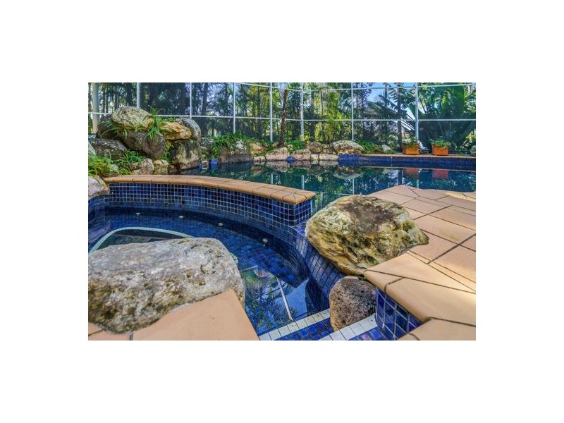 2 Witt Avenue, Carrara QLD 4211