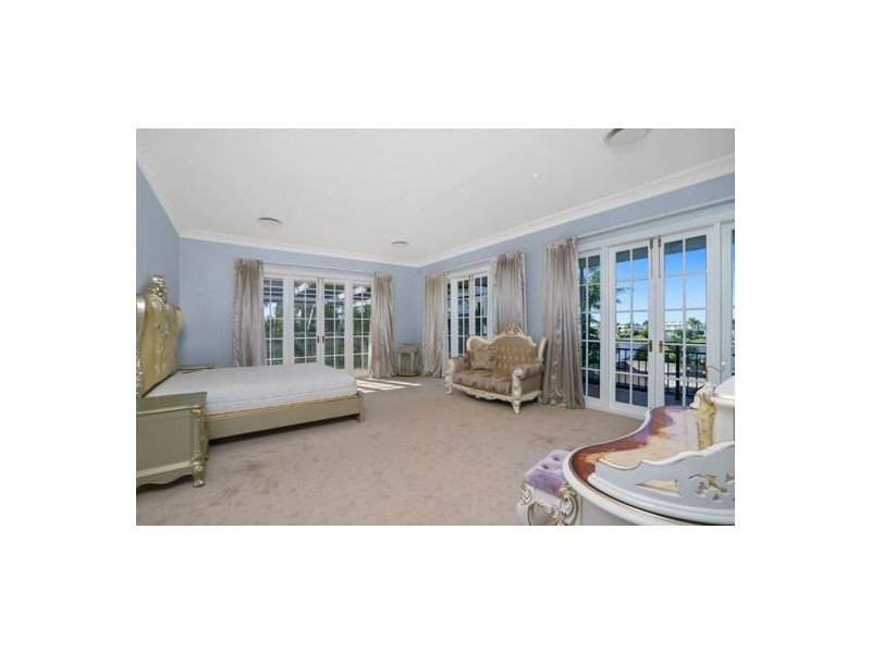 2 Witt Avenue, Carrara QLD 4211