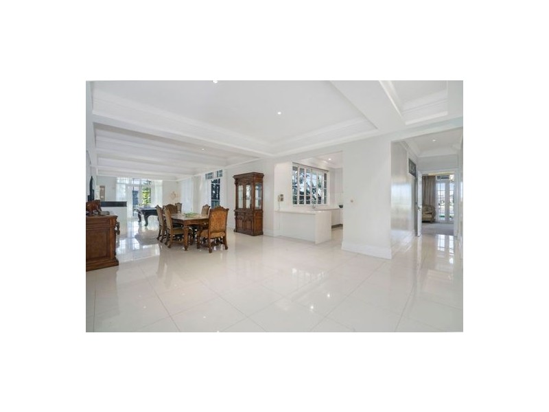 2 Witt Avenue, Carrara QLD 4211