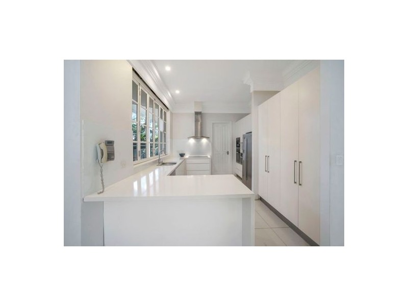 2 Witt Avenue, Carrara QLD 4211