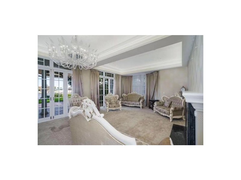 2 Witt Avenue, Carrara QLD 4211