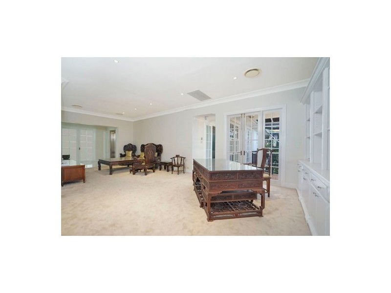 2 Witt Avenue, Carrara QLD 4211