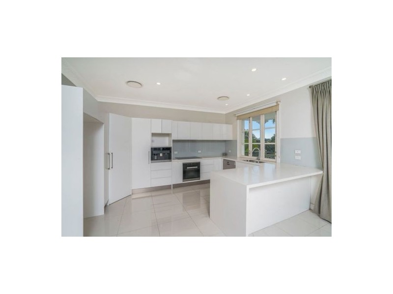 2 Witt Avenue, Carrara QLD 4211