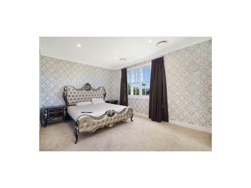 2 Witt Avenue, Carrara QLD 4211