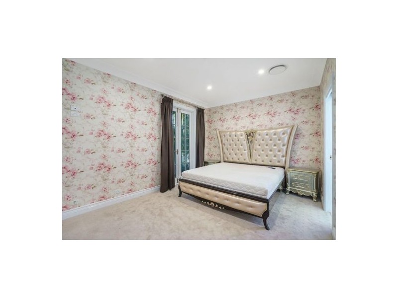 2 Witt Avenue, Carrara QLD 4211