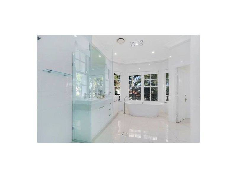 2 Witt Avenue, Carrara QLD 4211