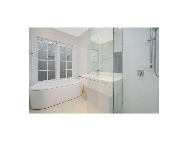 2 Witt Avenue, Carrara QLD 4211